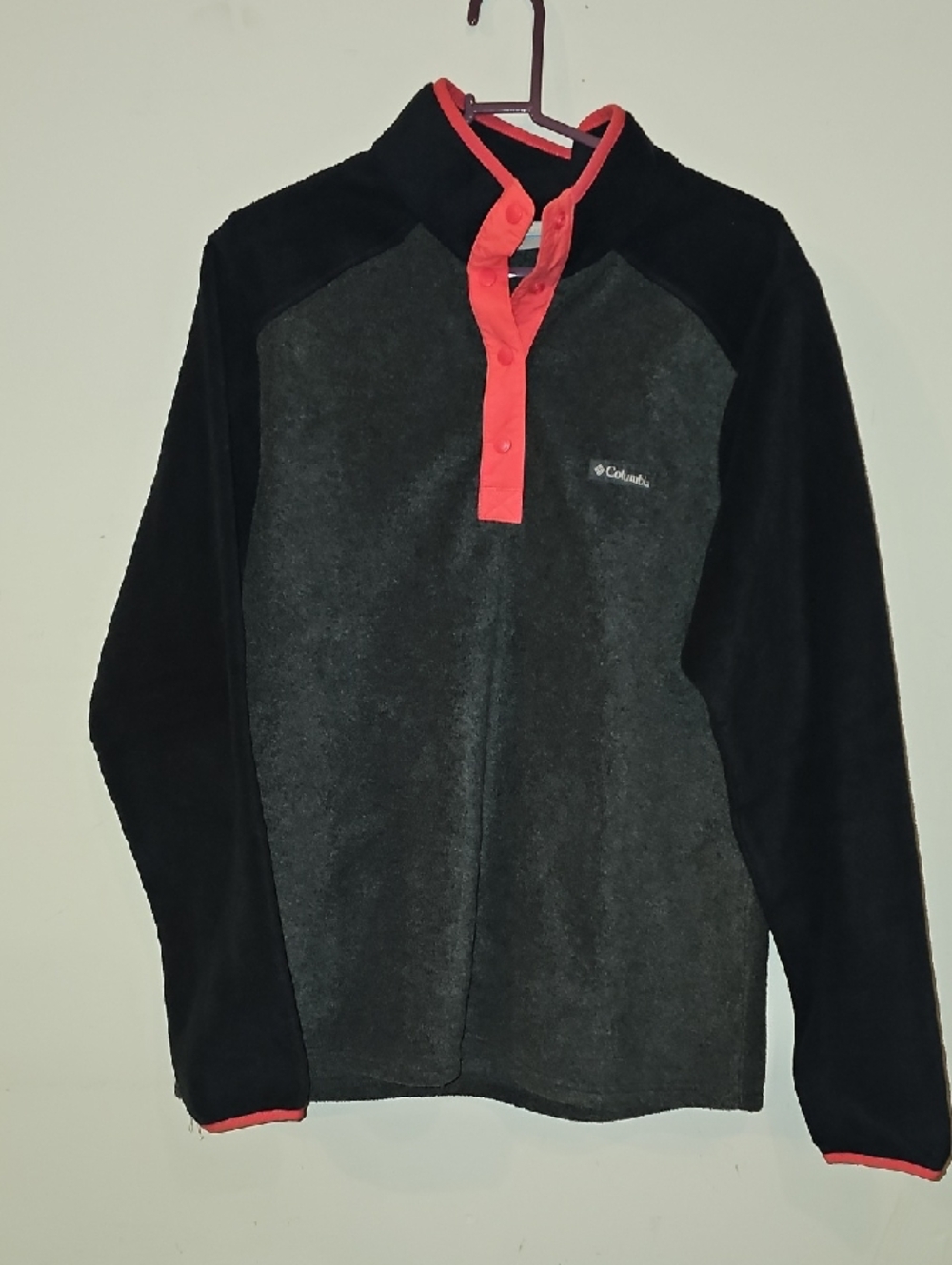 Columbia Fleece Pullover Gray,Black and Coral Womens sz Large! Like New!